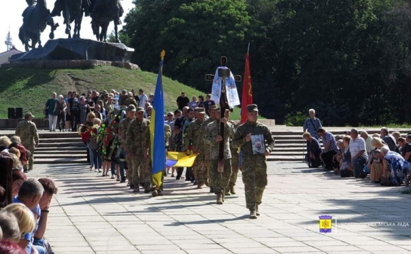 У Жовтих Водах попрощались із 37-річним гранатометником Сергієм Бондаренком, який загинув на Донеччині У Жовтих Водах попрощались із 37-річним гранатометником Сергієм Бондаренком, який загинув на Донеччині