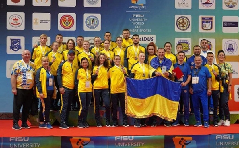 Дівчата з Жовтих Вод та Кривого Рогу стали призерками студентського Кубка світу з самбо