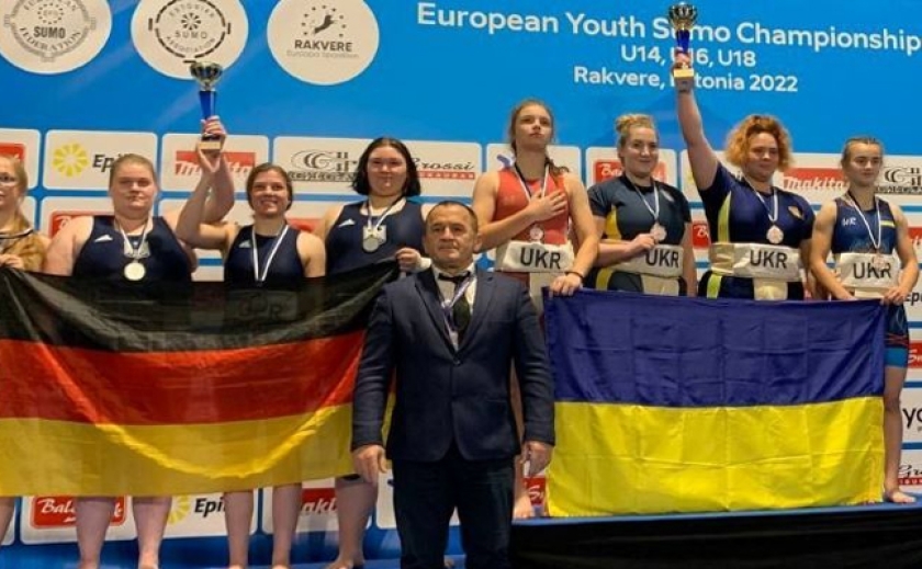 Юні спортсмени з Жовтих Вод здобули 14 медалей на Чемпіонаті Європи з сумо в Естонії