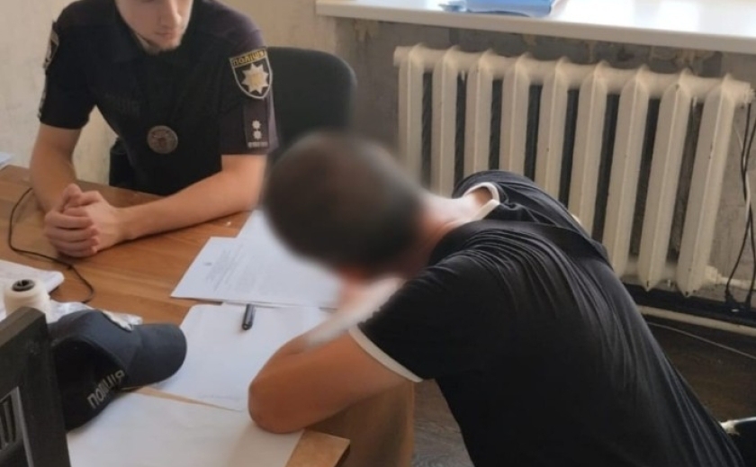Викрав гроші з картки своєї бабусі: поліцейські Жовтих Вод повідомили про підозру 39-річному чоловіку