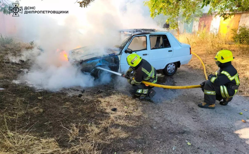 Вогнеборці Камʼянського ліквідували займання легкового автомобіля