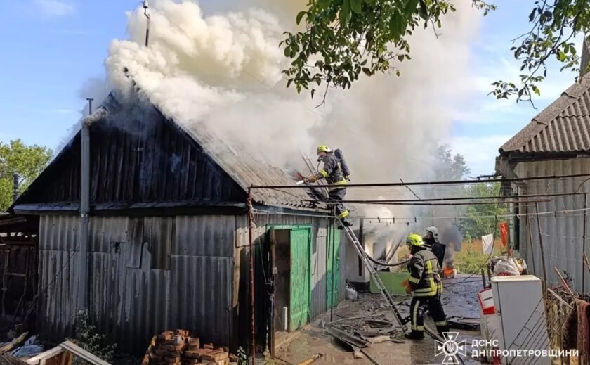 У Жовтих Водах вогнеборці ліквідували загоряння літньої кухні